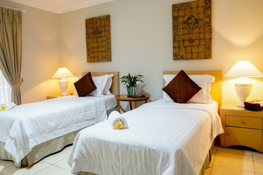 Topaz Guest House Giacarta Esterno foto