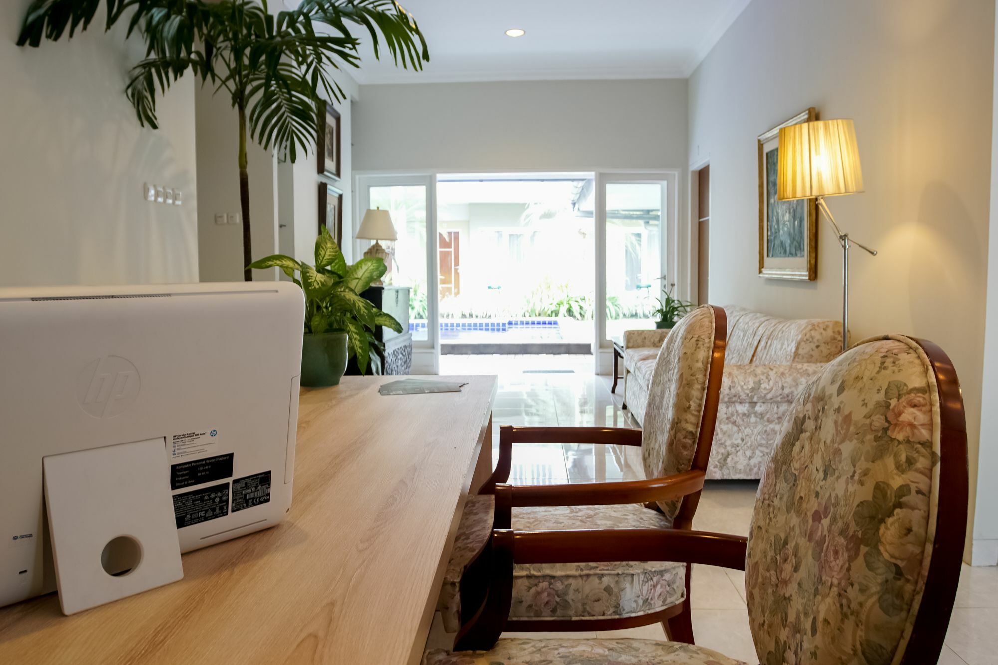 Topaz Guest House Giacarta Esterno foto